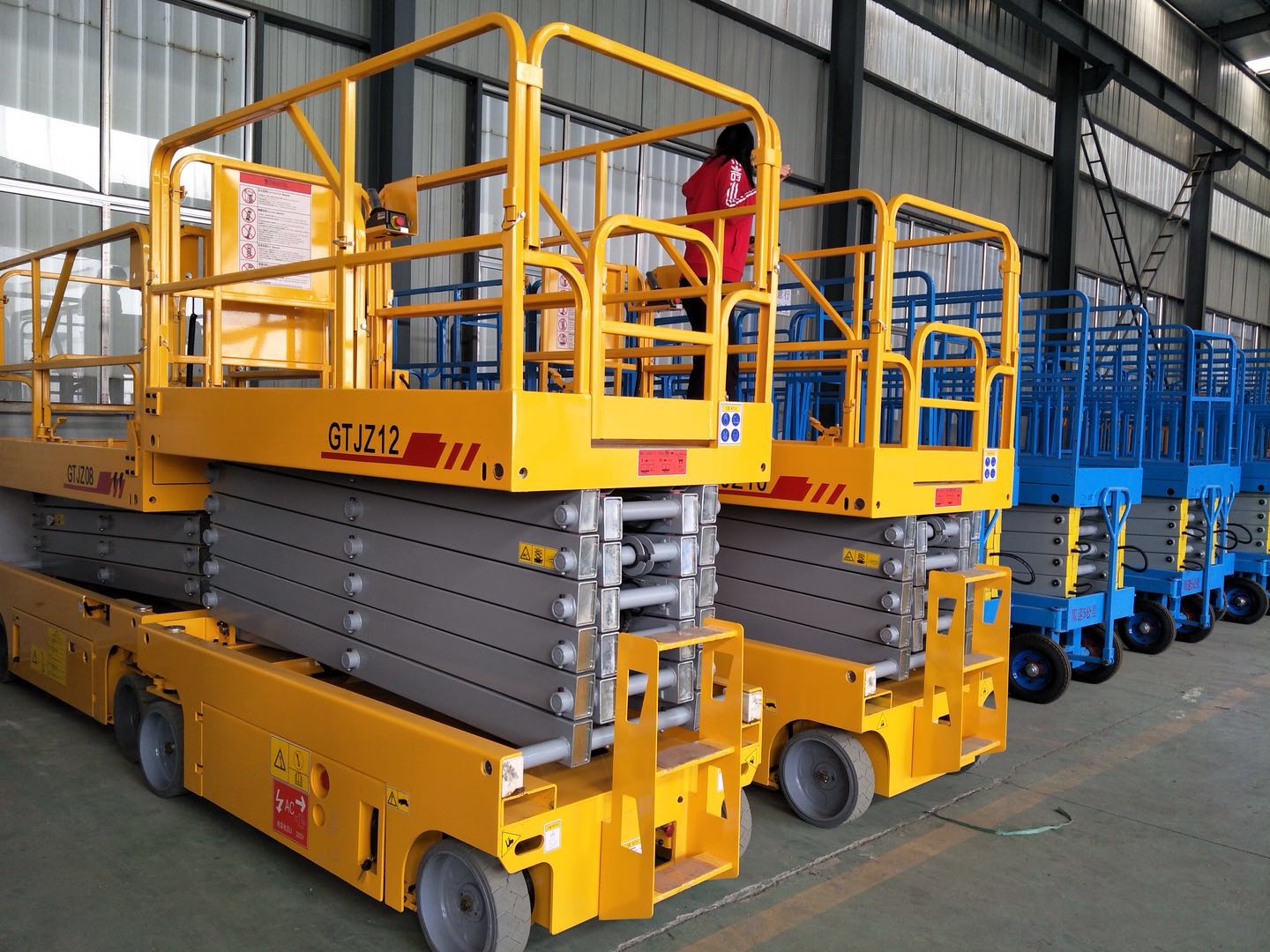 全自動(dòng)行走式升降機(jī) 全自動(dòng)行走式升降機(jī)